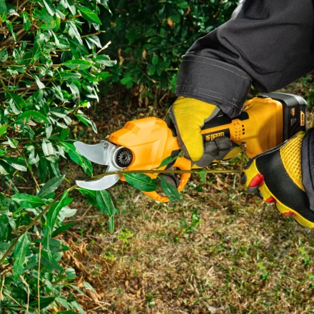 Секатор аккумуляторный Denzel CP-30 59435, 18В Li-Ion купить в Ханты-Мансийске