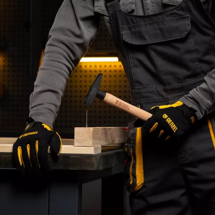 Молоток слесарный, 200 г Denzel, кованый квадратный боек, буковая рукоятка, 10426 купить в Ханты-Мансийске