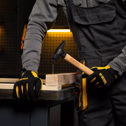 Молоток слесарный, 300 г Denzel, кованый квадратный боек, буковая рукоятка, 10427 купить в Ханты-Мансийске