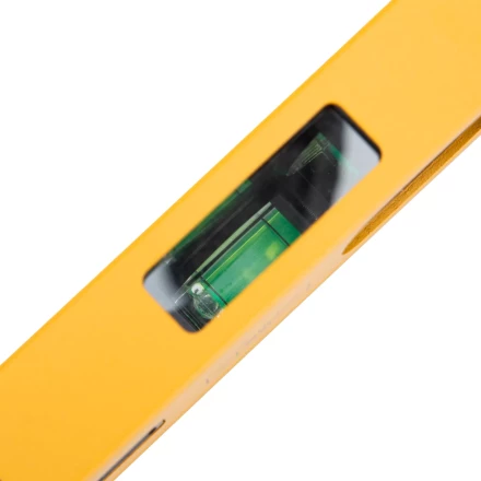 Уровень алюминиевый Denzel 33690, магнит., фрезерованный, 3 глазка (1 зеркал.), 0,5 мм/м, 400 мм купить в Ханты-Мансийске