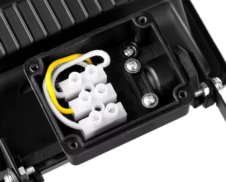 Прожектор STAYER "MASTER" MAXLight галогенный, с дугой крепления под установку, черный, 150Вт 57101-B купить в Ханты-Мансийске