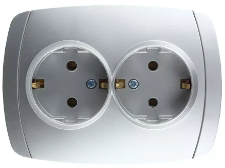 Розетка СВЕТОЗАР &quot;АКЦЕНТ&quot; двойная в сборе, с заземлением, цвет серебристый металлик, 16А/~250В SV-54207-SM купить в Ханты-Мансийске
