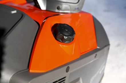 Бензиновый снегоуборщик Husqvarna ST 131 купить в Ханты-Мансийске