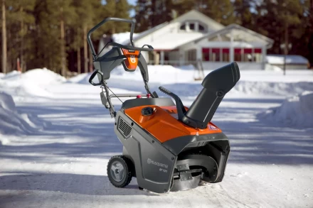 Бензиновый снегоуборщик Husqvarna ST 131 купить в Ханты-Мансийске