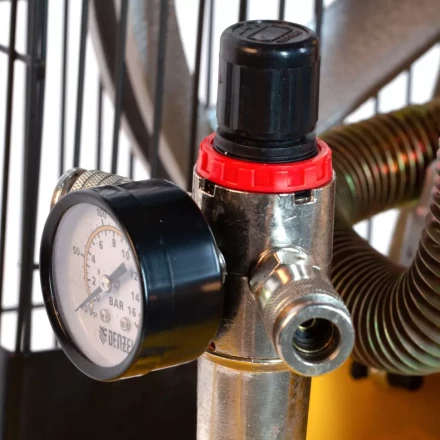 Компрессор воздушный, ременный привод BCI5500-T/200, 5.5 кВт, 200 литров, 850 л/мин Denzel 58128 купить в Ханты-Мансийске