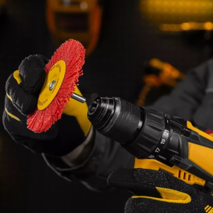 Щетка для дрели Denzel, 100 мм, Плоская, со шпилькой, нейлоновая щетина, 74434 купить в Ханты-Мансийске