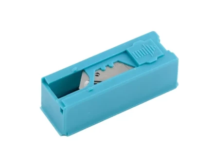 Лезвия 19 мм трапециевидные крючкообразные пластиковый пенал 12 шт GROSS 79379 купить в Ханты-Мансийске