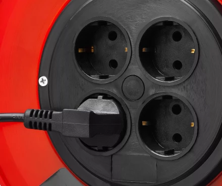 Удлинитель на катушке &quot;ПВС 307&quot;, 30 м, 2500 Вт, 4 гнезда, ПВС 3х0,75 кв мм, ЗУБР 55083-30 купить в Ханты-Мансийске