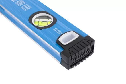 Уровень алюминиевый 600 мм профиль 1.6 мм фрезерованный ударопрочные заглушки 3 глазка БАРС 34422 купить в Ханты-Мансийске